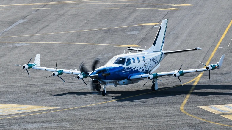 Airbus-Daher-Safran EcoPulse on taxiway