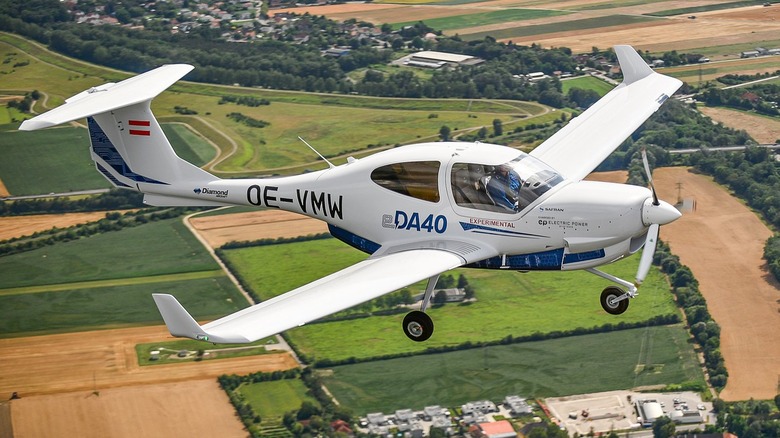 Diamond eDA40 flying