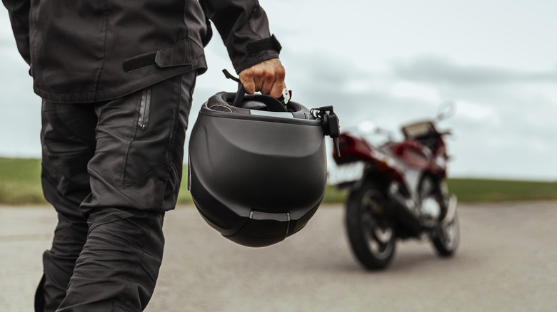https://www.slashgear.com/img/gallery/5-essential-motorcycle-accessories-that-make-a-difference/intro-1675974823.jpg