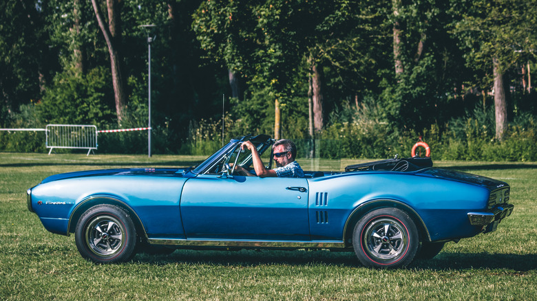 Side view of 1967 Pontiac Firebird