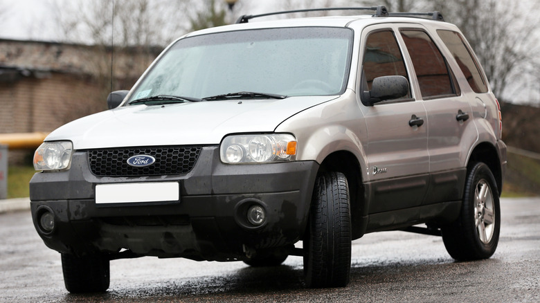 Ford Hybrid Escape turning slightly