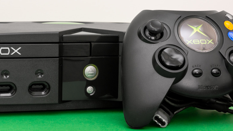 Original Xbox with Duke controller