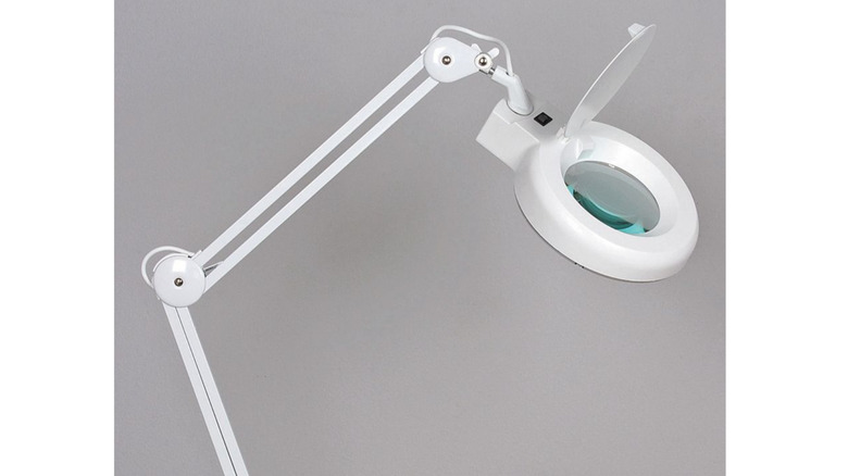 HFT magnifying lamp