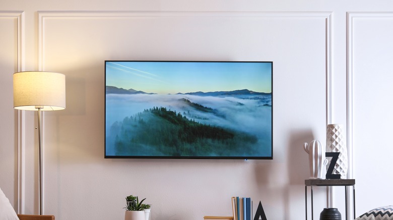 smart tv showing screensaver