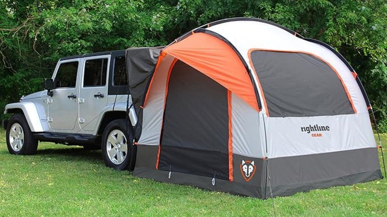 Tent attached to Jeep Wrangler