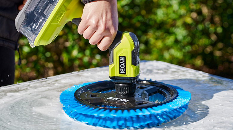 Power scrubber cleaning tabletop