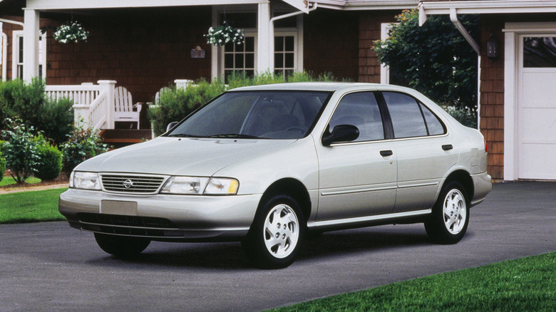 Front angle view of the Nissan Sentra SE-R parked in a driveway