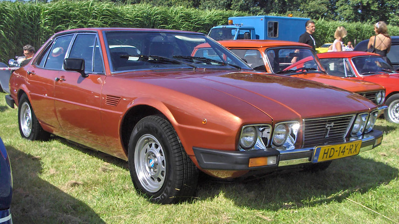 Red De Tomaso Deauville