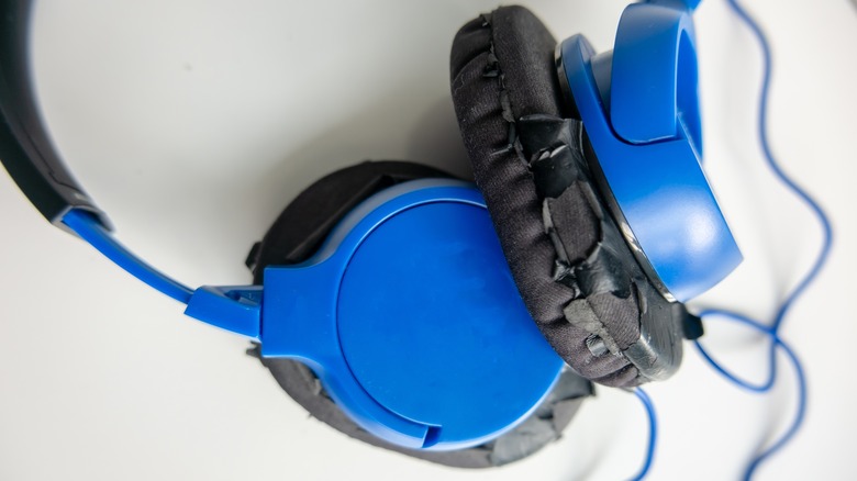 damaged headphone cushions