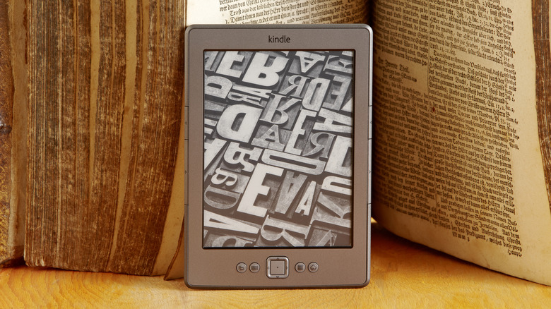 Kindle with random screensaver