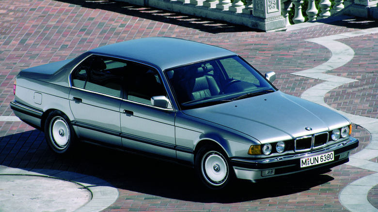 Front 3/4 view 1988 BMW 750i