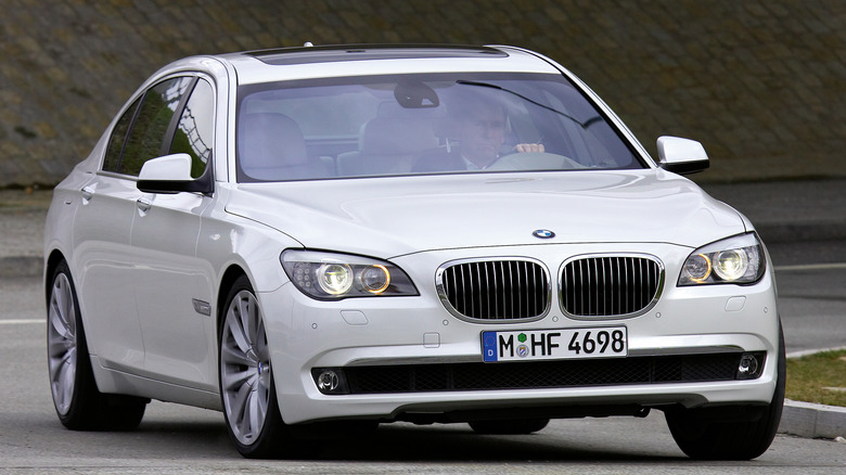 2009 BMW 760Li front end driving