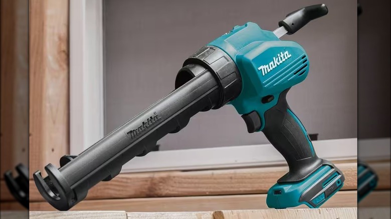 Makita 18V LXT Lithium-Ion Cordless 10 oz. Caulk and Adhesive Gun