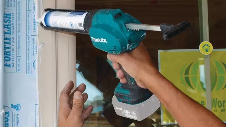 Makita caulk gun in use