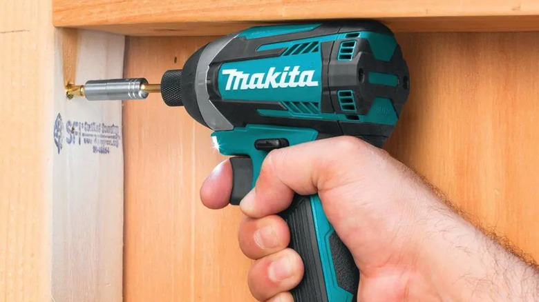 Makita impact driver screw