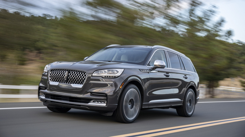 2020 Lincoln Aviator midsize SUV