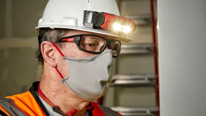 Man wearing Milwaukee performance safety glasses