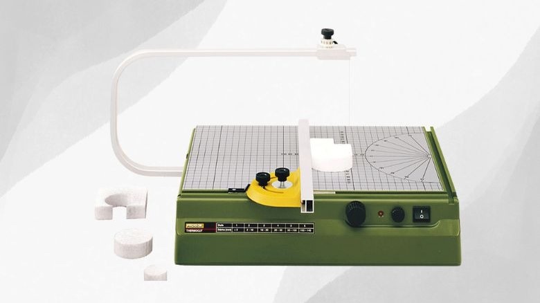 Tabletop hot wire cutter with grid and guide