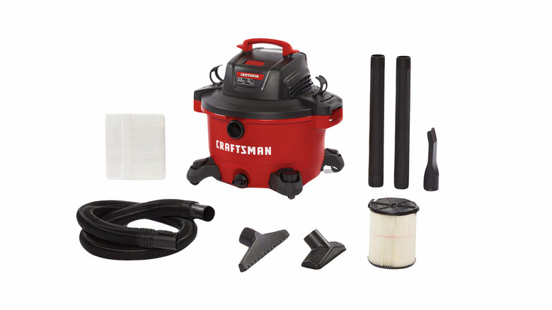 Craftsmen wet/dry vac with accessories