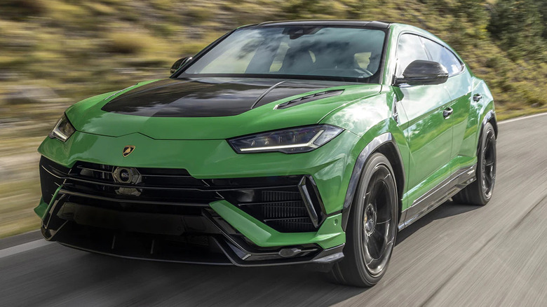 Lamborghini Urus Performante driving front end