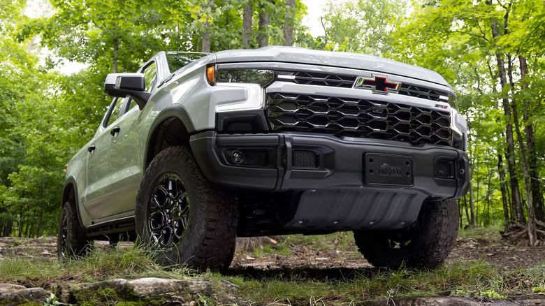 2024 Chevrolet Silverado front end