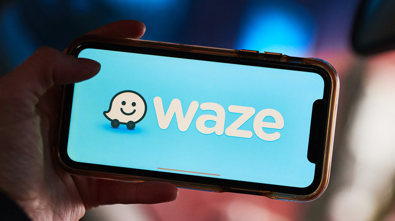 Waze app smartphone