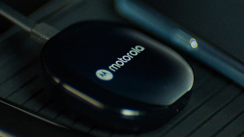 Motorola MA1 Review: Simple, wireless Android Auto