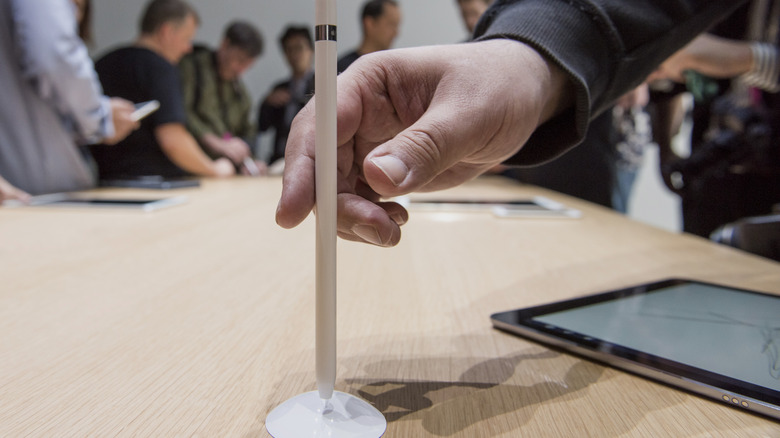 Apple Pencil stand vertical