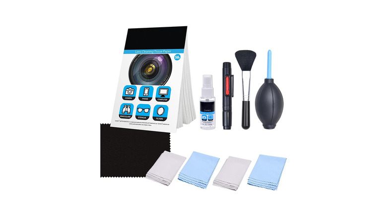 Contents of the Camkix lens cleaning kit