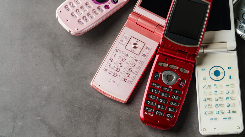 Dumb phones stack together