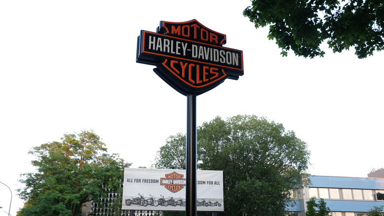 harley-davidson sign