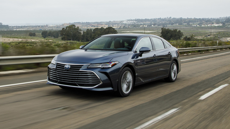 2019 Toyota Avalon Hybrid Limited 22