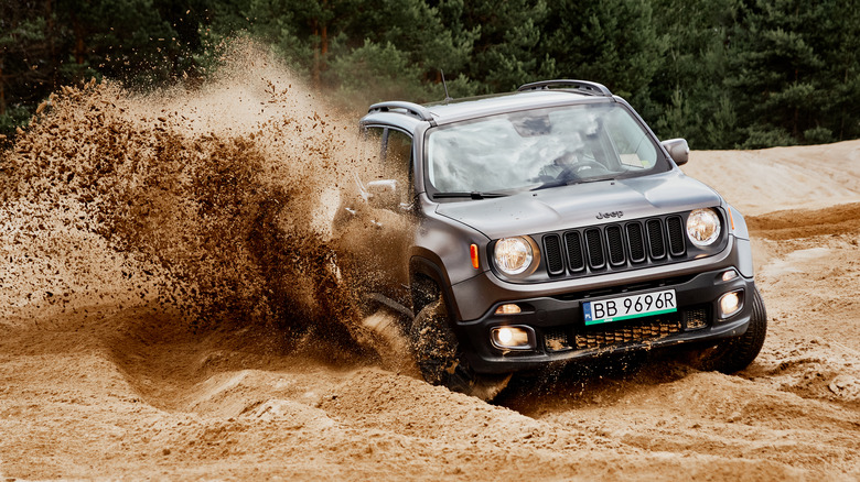 Jeep Renegade in mud