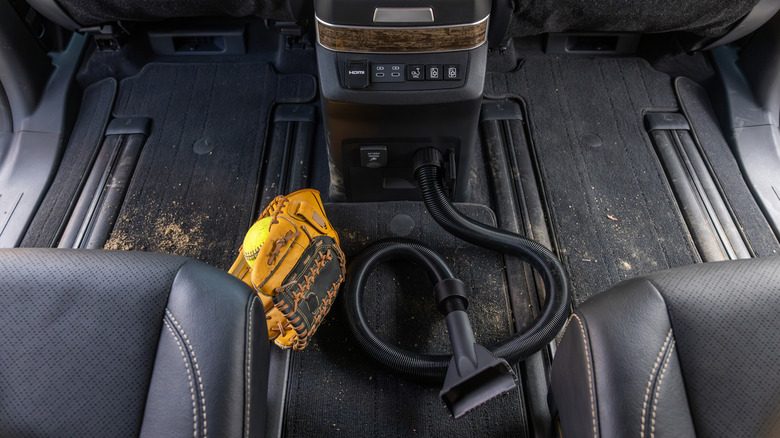 2025 Toyota Sienna vacuum hose on floor between second row of seats