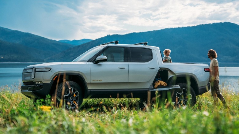 Rivian R1T open Gear Tunnel