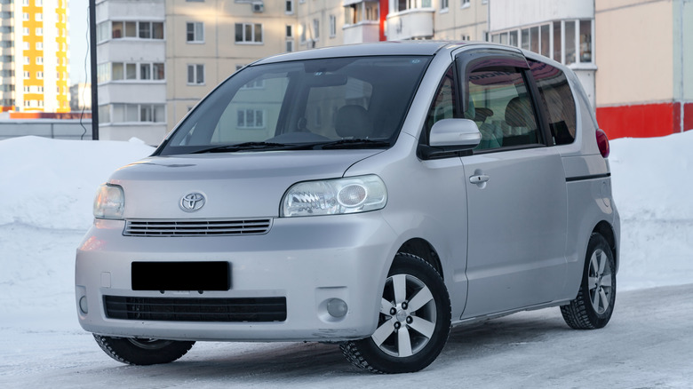 A Toyota Porte in the snow