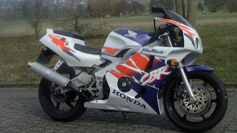 White Honda CBR400RR NC29 FireBlade