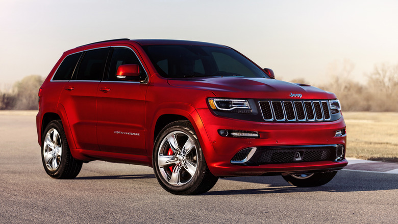 2016 Jeep Grand Cherokee SRT exterior Front Angle view