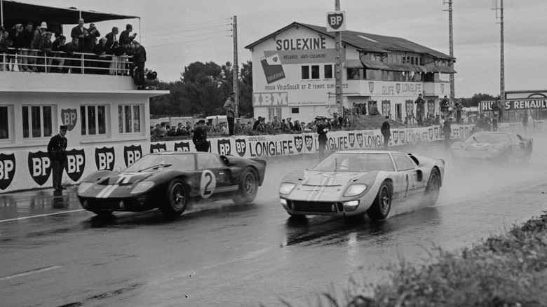 Fords on final lap of 1966 24 Hours of Le Mans