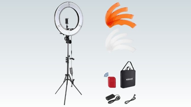 NEEWER ring light with accessory kit