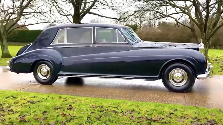 Rolls-Royce Phantom VI parked in a driveway