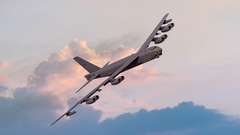 B-52 turning in air