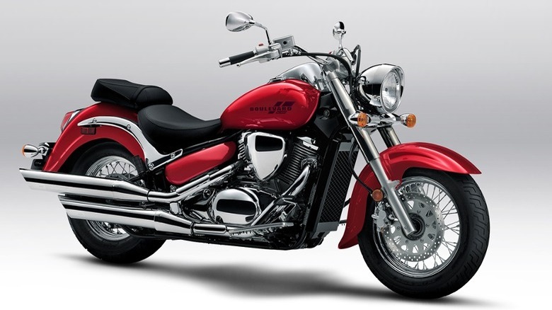 Suzuki Boulevard C50 side view render