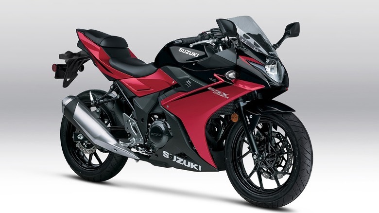 Suzuki GSX250R side view render