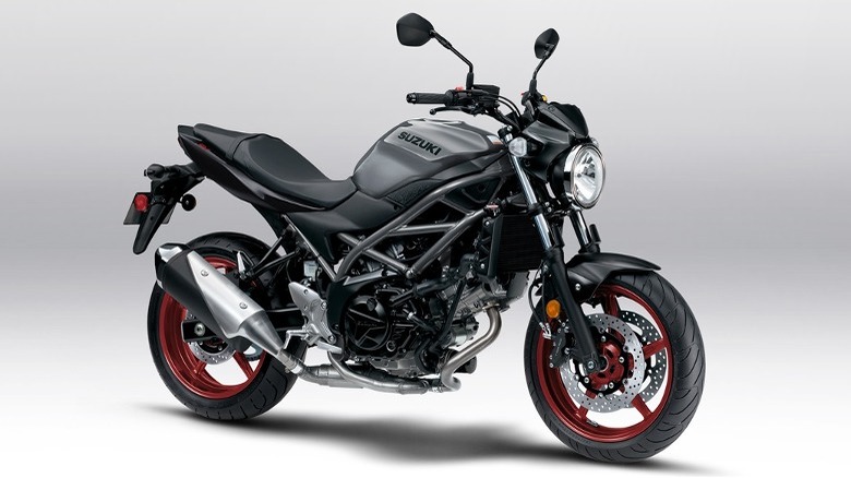 Suzuki SV650 side view render