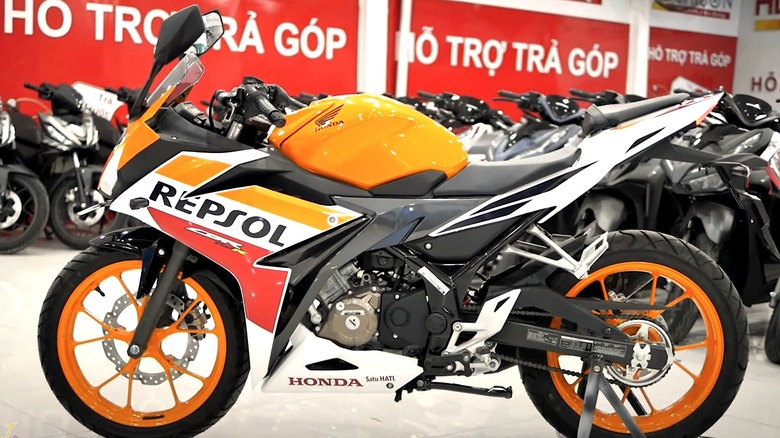 Honda Repsol in yellow & black