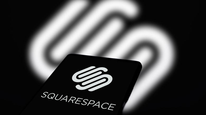 SquareSpace logo on smartphone and screen