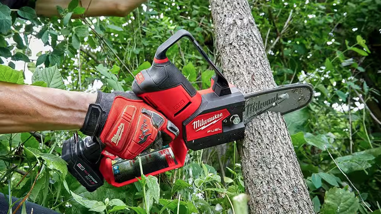 Milwaukee M12 Fuel Hatchet Mini Chainsaw