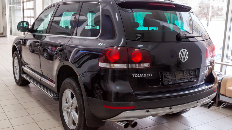 W12 Volkswagen Touareg parked rear end