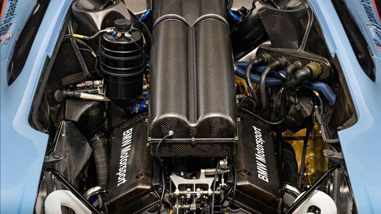 McLaren F1 engine under the hood